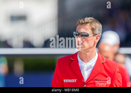 Rotterdam, Niederlande. 23 Aug, 2019. Europäische Meisterschaft, Reitsport, Springreiten, endgültige Team: Der Reiter Daniel Deußer aus Deutschland überprüft den Kurs. Credit: Rolf Vennenbernd/dpa/Alamy leben Nachrichten Stockfoto