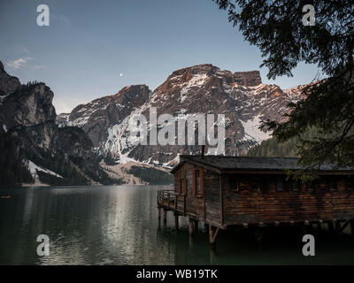 Taly, Südtirol, Dolomiten, Lago di Braies, Naturpark Fanes-Sennes-Prags im Morgenlicht Stockfoto