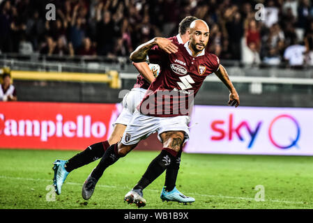 Turin, Italien. 22 Aug, 2019. SImone Zaza von Torino FC feiert, nachdem das Ziel von 1-2 während der UEFA Europa League Playoff runde Fußballspiel zwischen Torino FC und Wolverhampton Wanderers FC. Wolverhampton Wanderers FC 2-3 Stadio Olimpico Grande Torino in Italien Turin gewann, 22. August 2019 (Foto von Alberto Gandolfo/Pacific Press) Quelle: Pacific Press Agency/Alamy leben Nachrichten Stockfoto