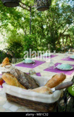 Frühstück im südlichen Frankreich, Alès, Gard, Frankreich Stockfoto