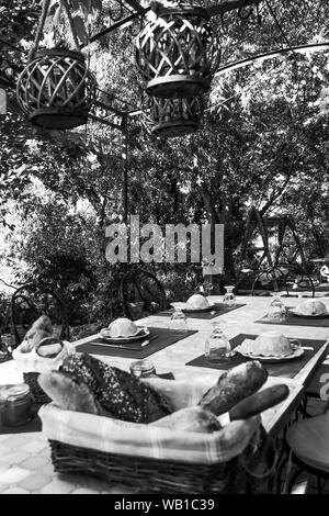 Frühstück im südlichen Frankreich, Alès, Gard, Frankreich Stockfoto