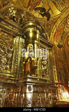 Jungfrau von Montserrat in Santa Maria de Montserrat Kloster in der Nähe von Barcelona. Spanien Stockfoto