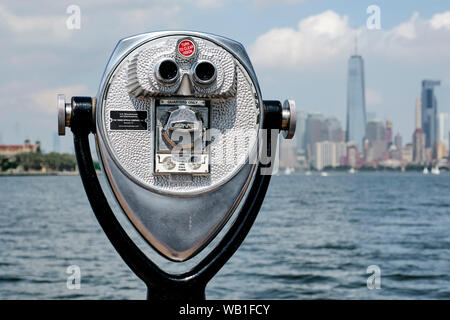 Münzautomaten touristische Fernglas die Freiheitsstatue, Liberty Island, Manhattan, New York, USA Stockfoto