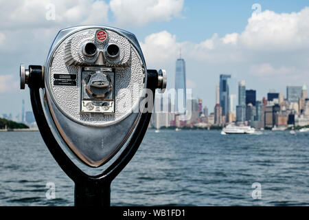 Münzautomaten touristische Fernglas die Freiheitsstatue, Liberty Island, Manhattan, New York, USA Stockfoto