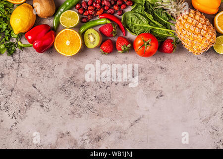 Obst und Gemüse ist reich an Vitamin C gesund essen. Ansicht von oben Stockfoto