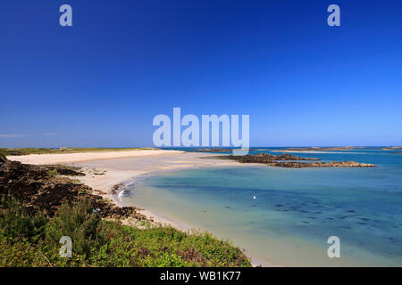 Blick über die Bucht bei Shell Beach auf der unberührten Insel Herm in den Channel Islands. Stockfoto