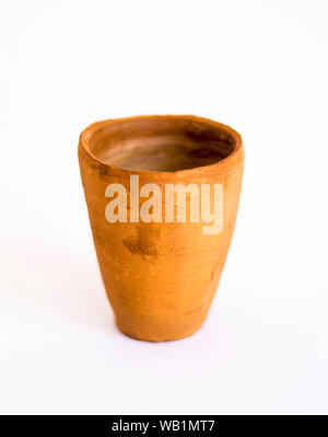 Chai Kulhar im weißen Hintergrund Stockfoto