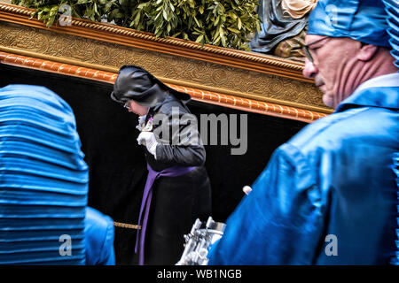 ALCANIZ, Teruel, Spanien - 30. März: Ostern feiern, der Klang der Trommeln in der Region Aragon am 30. März 2018 in Teruel, Spanien gehört werden kann. Stockfoto