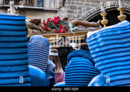 ALCANIZ, Teruel, Spanien - 30. März: Ostern feiern, der Klang der Trommeln in der Region Aragon am 30. März 2018 in Teruel, Spanien gehört werden kann. Stockfoto