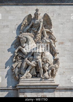 PARIS, FRANKREICH - 03. AUGUST 2018: Schnitzwerk auf dem Triumphbogen de l'Étoile Stockfoto