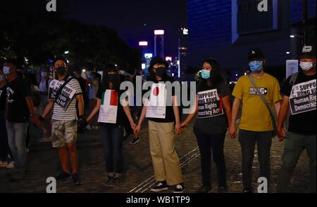 Hongkong, China. 23 Aug, 2019. Bürger bilden eine Menschenkette als Zeichen des Protest in Hongkong. Aug-23, 2019 Hong Kong. ZUMA/Liau Chung-ren Credit: Liau Chung-ren/ZUMA Draht/Alamy leben Nachrichten Stockfoto