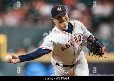 August 22, 2019: Houston Astros Entlastung Krug Joe Smith (38) wirft einen Pitch während der Major League Baseball Spiel zwischen den Detroit Tiger und der Houston Astros im Minute Maid Park in Houston, Texas. Houston besiegt Detroit 6-3. Prentice C. James/CSM Stockfoto