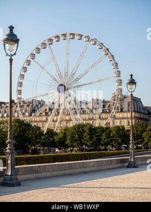 PARIS, FRANKREICH - 03. AUGUST 2018: Das Riesenrad im Jardin des Tuileries Stockfoto