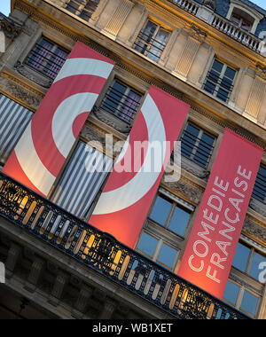 PARIS, FRANKREICH - 03. AUGUST 2018: Zeichen für Comedie-Francaise (Theater-Francais) im Salle Richelieu Teil des Palais-Royal Stockfoto