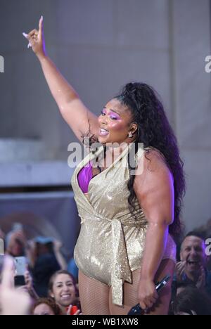 New York, NY, USA. 23 Aug, 2019. Für Lizzo Lizzo auf der Bühne Live in Concert auf der NBC Today Show, Rockefeller Center Today Show Plaza, New York, NY 23. August 2019. Credit: Kristin Callahan/Everett Collection/Alamy leben Nachrichten Stockfoto