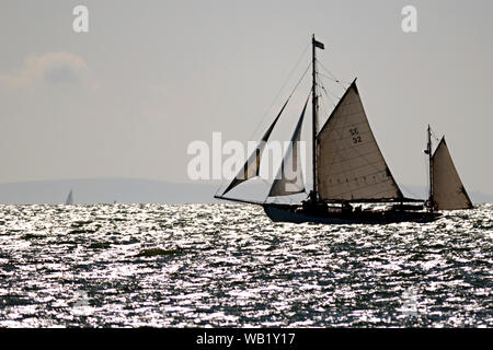 Classic, Boot, Gaffer, Alte, Silhouette, den Solent, Cowes, Knurrhahn, Isle of Wight, England, Vereinigtes Königreich, Stockfoto