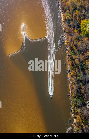 Small Power Boot auf dem Clearwater River in Fort McMurray, Alberta, Kanada. Stockfoto