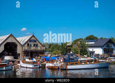 Traditionelle Bootsbauer, Laleham Staines, River Thames, Surrey, England, UK, GB. Stockfoto