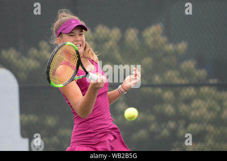 College Park, Maryland, USA. 23 Aug, 2019. Kamilla Bartone Lettlands in Aktion in der Wayne K. Curry Prince George's County International Junior Tennis Meisterschaften in College Park, Maryland. Quelle: Christopher Abgabe/ZUMA Draht/Alamy leben Nachrichten Stockfoto