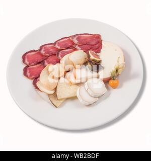 Auswahl an Käse und Scheiben von kuriert Schweinerücken. Stockfoto