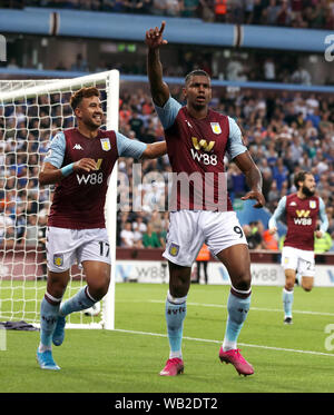 Aston Villa Wesley (rechts) feiert ersten Ziel seiner Seite des Spiels mit Trezeguet zählen während der Premier League Match in der Villa Park, Birmingham. Stockfoto