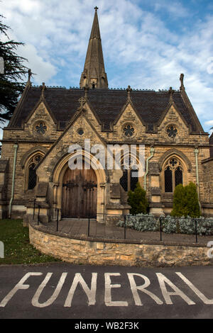 Kapelle und Friedhof, Krematorium Cheltenham, Gloucestershire (heute Stillgelegten). Bild aufgenommen am 31. März 2019 Stockfoto