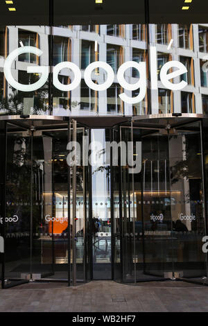 London, Großbritannien. 23 Aug, 2019. Die Außenansicht der Eingang zum globalen Internet Suche Unternehmen Google office in London. Credit: Dinendra Haria/SOPA Images/ZUMA Draht/Alamy leben Nachrichten Stockfoto