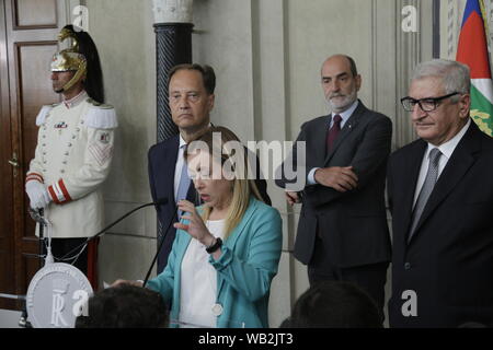 Giorgia Meloni' Brüder Italiens, meldet die Position ihrer Partei, an den Präsidenten der Republik Sergio Mattarella, während der Krise des Con Stockfoto