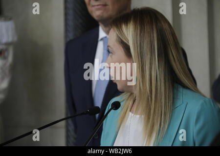 Giorgia Meloni' Brüder Italiens, meldet die Position ihrer Partei, an den Präsidenten der Republik Sergio Mattarella, während der Krise des Con Stockfoto