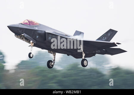 FAIRFORD/DEUTSCHLAND - vom 12. Juli 2018: United States Air Force USAF Lockheed F-35 ein Blitz 15-5125 Kampfjet Ankunft und Landung für RIAT Roya Stockfoto
