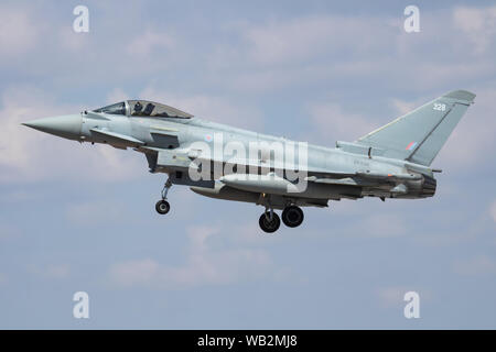 FAIRFORD/DEUTSCHLAND - vom 12. Juli 2018: die Royal Air Force Eurofighter Typhoon ZK 328 fighter Jet aircraft Ankunft und Landung für RIAT Royal Internati Stockfoto