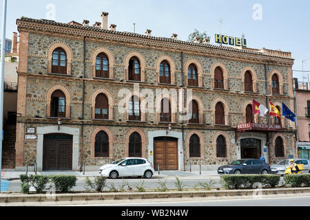 TOLEDO, Spanien - 24 April 2018: malerisches Hotel, 'Princesa Galiana', vor dem Bahnhof von Toledo. Stockfoto