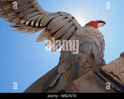 Skulptur Detail eines riesigen Condor in einem Aussichtspunkt über die Stadt Puno an den Ufern des Titicacasees Stockfoto