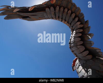 Skulptur Detail eines riesigen Condor in einem Aussichtspunkt über die Stadt Puno an den Ufern des Titicacasees Stockfoto