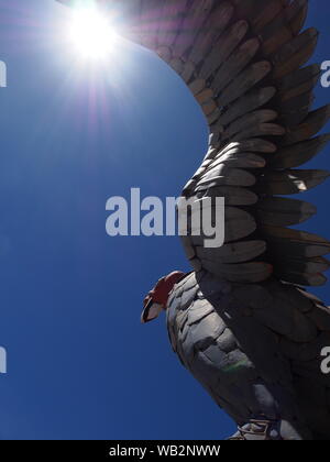 Skulptur Detail eines riesigen Condor in einem Aussichtspunkt über die Stadt Puno an den Ufern des Titicacasees Stockfoto