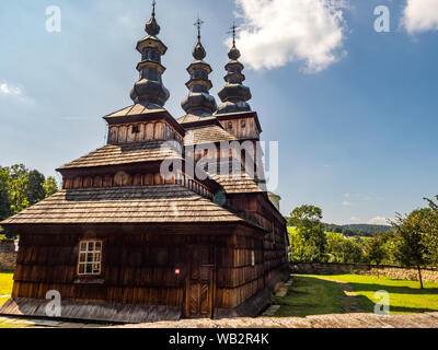 Owczary, Polen - 22.August 2018: Die griechisch-katholische Pfarrei Kirche von Schutz der Mather Gottes in Owczary. Polen. UNESCO Holz- tserkvas des C Stockfoto