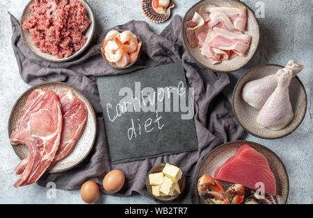 Auswahl Essen für CARNIVORE ERNÄHRUNG. Meeresfrüchte, Fleisch, mb und Fett. Null Kohlenhydrate Diät Konzept Stockfoto