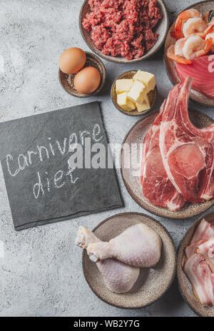 Auswahl Essen für CARNIVORE ERNÄHRUNG. Meeresfrüchte, Fleisch, mb und Fett. Null Kohlenhydrate Diät Konzept Stockfoto