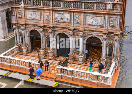 Die Loggetta am Fuße des Campanile di San Marco (Kirchturm), von der Basilica di San Marco, Piazza San Marco, Venedig, Italien Stockfoto