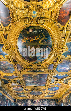 Die Decke der Sala del Maggiore Consiglio (Saal des Großen Rates) in der Dogenpalast (Palazzo Ducale), Venedig, Italien Stockfoto