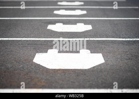 Parkplatz Symbol für Elektroautos, Ladestationen in Köln, Deutschland. Stockfoto