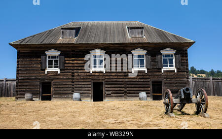 Fort Ross, CA - 12. August 2019: Ein Blick auf die Kuskov Haus am Fort Ross. Es war die Residenz von Ivan Alexandrowitsch Kuskov, die Ross in Cali gegründet. Stockfoto