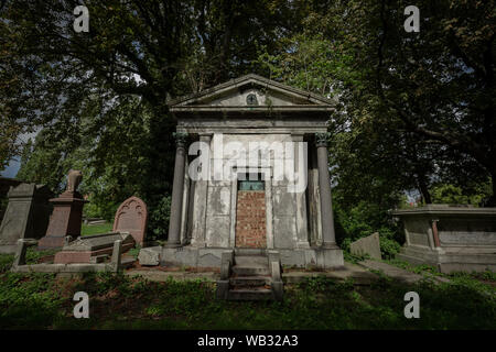 Kensal Green Cemetery im Bereich des Royal Borough von Kensington und Chelsea. Eine der Friedhöfe die "tollem Sieben" in London, England, Großbritannien Stockfoto