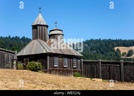 Fort Ross, CA - 12. August 2019: ein Blick auf Fort Ross Kapelle in der Mitte der 1820er Jahre gebaut. Es war das erste russisch-orthodoxe Struktur in Nordamerika outsi Stockfoto