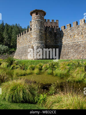 Calistoga, CA - 14. August 2019: Ein Blick auf die malerischen Castello di Amorosa im Napa Valley Stockfoto