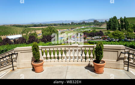 Napa, CA - 16. August 2019: Ein Blick auf das Gelände des Domaine Carneros Weingut im Napa Valley, Kalifornien Stockfoto