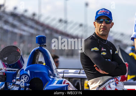 Madison, Wisconsin, USA. 23 Aug, 2019. TONY KANAAN (14) von Salvador, Brasilien bereitet sich auf die bommarito Automotive Group 500 bei World Wide Technology Raceway in Madison, Illinois zu qualifizieren. (Bild: © Walter G Arce Sr Schleifstein Medi/ASP) Stockfoto