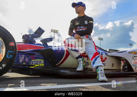 Madison, Wisconsin, USA. 23 Aug, 2019. TONY KANAAN (14) von Salvador, Brasilien bereitet sich auf die bommarito Automotive Group 500 bei World Wide Technology Raceway in Madison, Illinois zu qualifizieren. (Bild: © Walter G Arce Sr Schleifstein Medi/ASP) Stockfoto