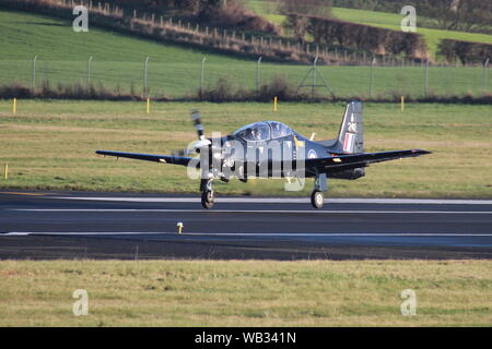 ZF 240, Shorts Tucano T1 von der Royal Air Force betrieben, am Internationalen Flughafen Prestwick, Ayrshire. Stockfoto