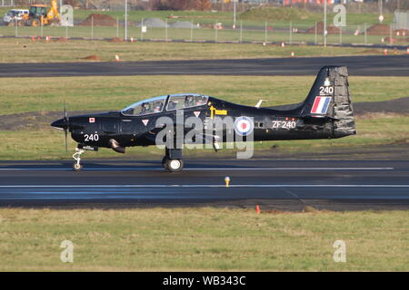 ZF 240, Shorts Tucano T1 von der Royal Air Force betrieben, am Internationalen Flughafen Prestwick, Ayrshire. Stockfoto